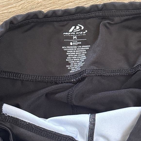 Stylish Black and Gray Women’s Capri Leggings - Picture 3 of 4